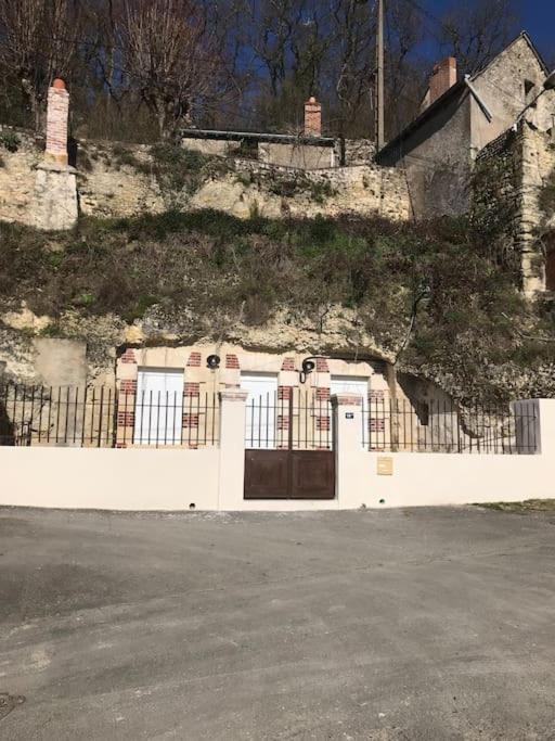 La Cavee Du Coteau, Petit Cocon Troglodytique Villa Vouvray Exterior photo